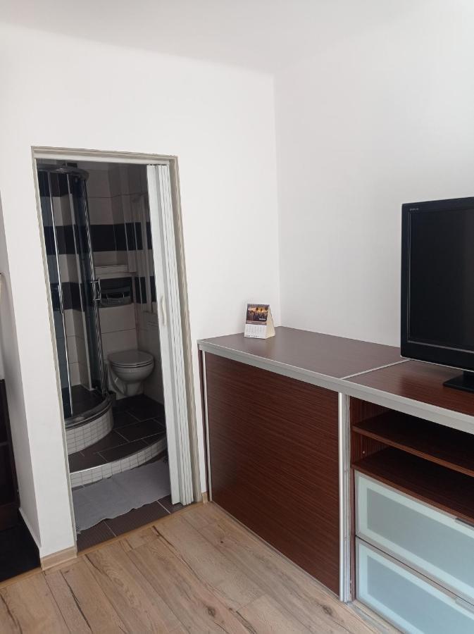 No 40 Apartment *